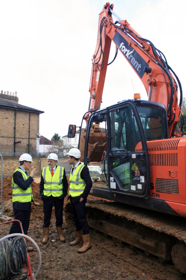 151125_MV, SB, DE talking next to digger JPEG